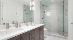 Shower, hair dryer, towels, soap - Blackcomb. 3-bedroom condo near the gondola. 2 garage spaces. (Whistler)