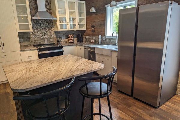 KĂŒhlschrank, Mikrowelle, Ofen, Herdplatte