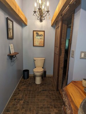 Towels, soap, shampoo, toilet paper