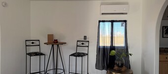 Cozy 2-Bedroom House close to highways and The Gathering Place