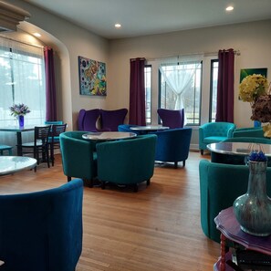 Interior - THE DREAM & SOLITUDE SUITE–QUIET TWO-ROOM STAY FOR WOMEN (Indianapolis)