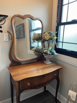 Interior - THE DREAM & SOLITUDE SUITE — QUIET TWO-ROOM STAY FOR WOMEN (Indianapolis)