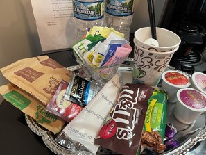 Food and drink - THE DREAM & SOLITUDE SUITE — QUIET TWO-ROOM STAY FOR WOMEN (Indianapolis)