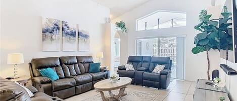 Smart TV, videojuegos, mesa de ping pong