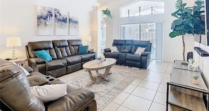 4BR Disney Retreat! Private Pool, Game Room & Family Fun