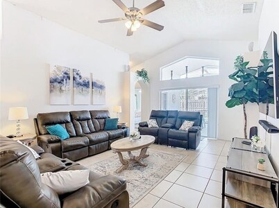 4BR Disney Retreat! Private Pool, Game Room & Family Fun