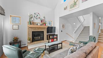 Studio (3 Bedrooms) | Front of property