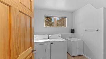 Studio (3 Bedrooms) | Bahagian luar