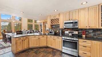 House (3 Bedrooms) | Property amenity