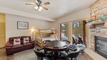 House (3 Bedrooms) | Property amenity