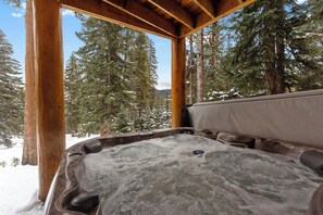 House (3 Bedrooms) | Exterior