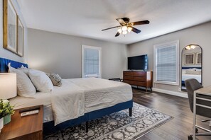 2 bedrooms, iron/ironing board, WiFi, bed sheets - Walkable Downtown Cottage  2 King Beds & Deck (McKinney)