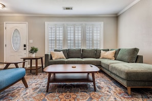 TV - Walkable Downtown Cottage  2 King Beds & Deck (McKinney)