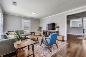 TV - Walkable Downtown Cottage  2 King Beds & Deck (McKinney)