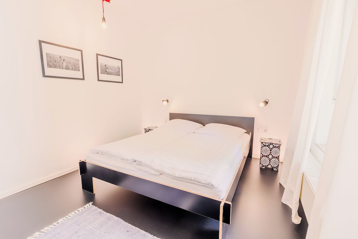 Desk, laptop workspace, free WiFi