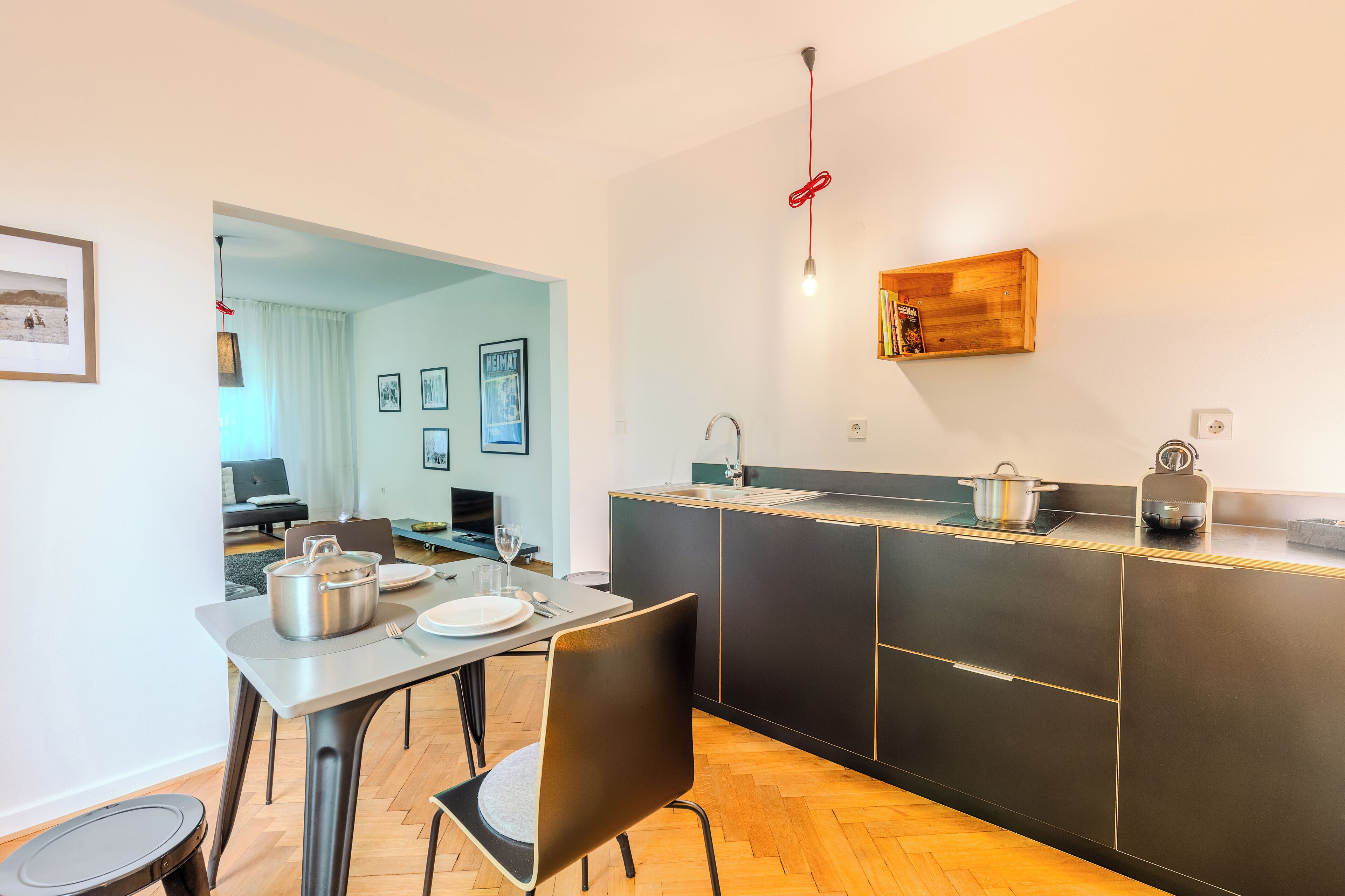 Deluxe-lejlighed | Privat køkken | Køleskab, mikrobølgeovn, kogeplade, brødrister