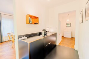 Fridge, microwave, stovetop, toaster - Soon Apartments by corents (Simmern)