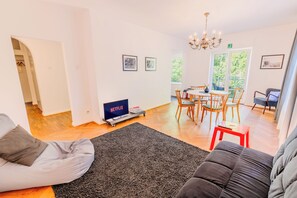 Smart TV - Soon Apartments by corents (Simmern)