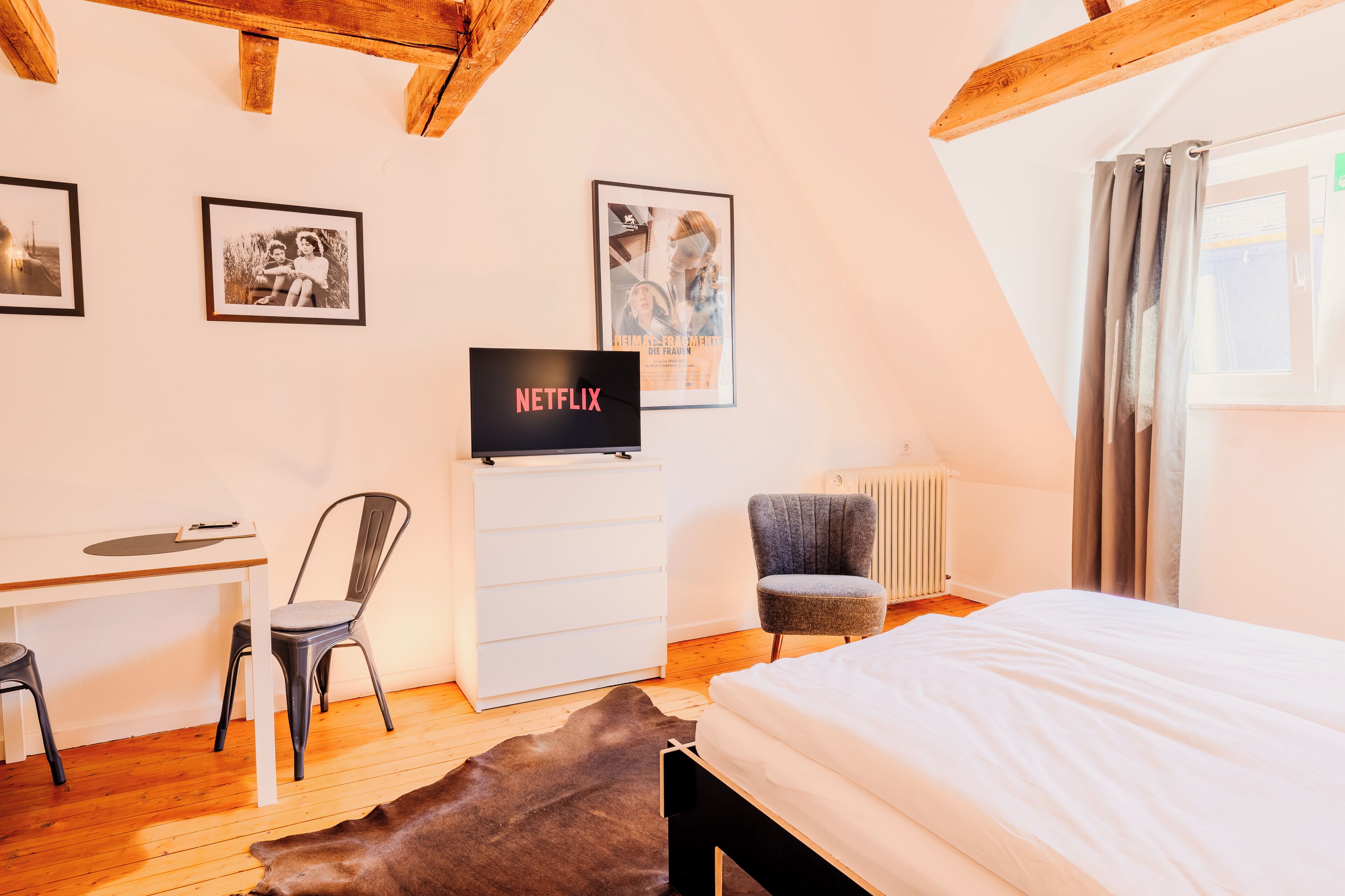 Comfort-Doppelzimmer | Wohnbereich | Smart-TV