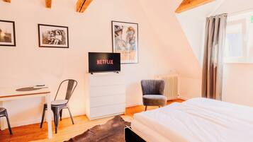 Comfort-Doppelzimmer | Wohnbereich | Smart-TV