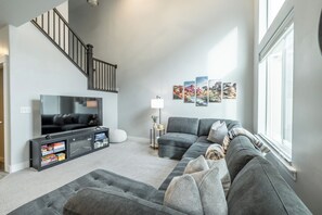 Smart TV, chimenea y tenis de mesa 