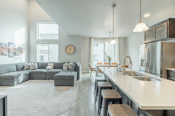 Smart TV, fireplace, table tennis