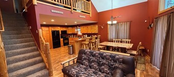 Spacious 5-bedroom, 4 Bathroom House - cozy Anglers Retreat