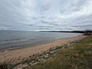 Chaises longues, serviettes de plage