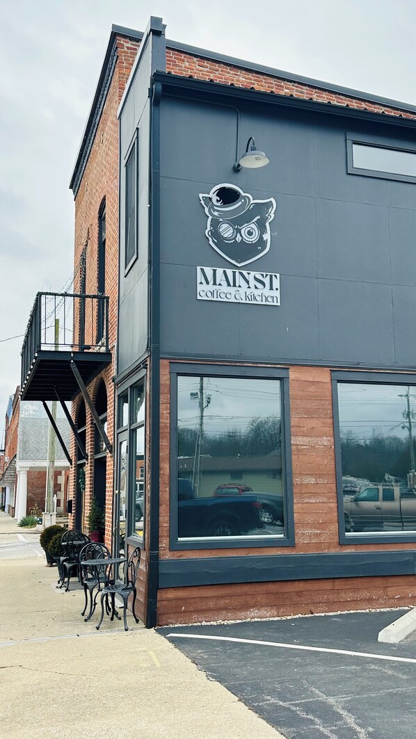 A building with a sign reading "MAINST. coffee & kitchen."