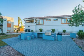 Terrace/patio - Prime Location! Pool, Gym, Laundry, & Much More! (Tempe)