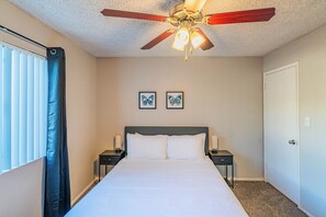 Desk, iron/ironing board, free WiFi, bed sheets - Prime Location! Pool, Gym, Laundry, & Much More! (Tempe)