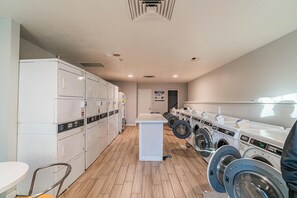 Interior - Prime Location! Pool, Gym, Laundry, & Much More! (Tempe)