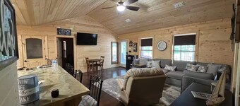 3-bedroom cabin in enchanting Higden with cool AC breeze