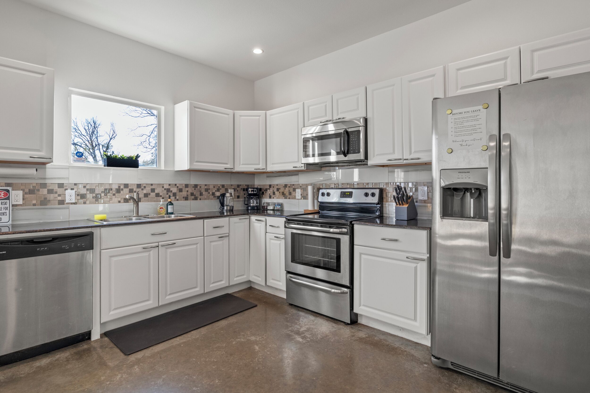 Microondas, horno, parrilla de estufa y lavavajillas 