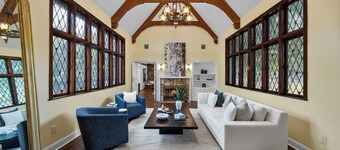 Private 8-bedroom Villa by NYC train
