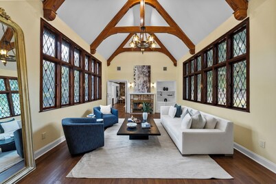 Private 8-bedroom Villa by NYC train