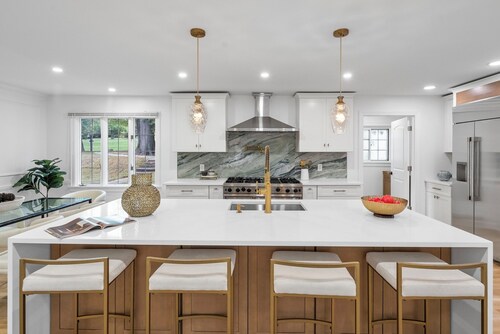 Private 8-bedroom Villa by NYC train