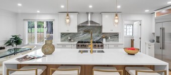 Private 8-bedroom Villa by NYC train
