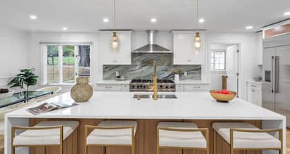 Private 8-bedroom Villa by NYC train