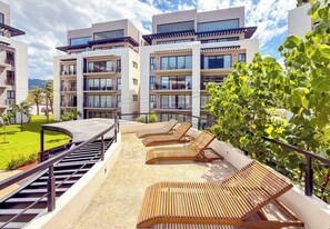 Property grounds - Apartment in front of the swimming pool, security, 24 h security (Puerto Vallarta)