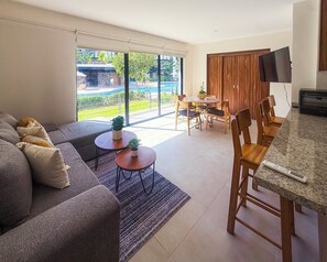 Smart TV - Apartment in front of the swimming pool, security, 24 h security (Puerto Vallarta)