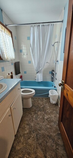 Dusche, Haartrockner, Bidet, Handtücher