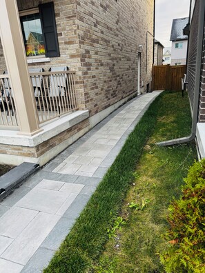 Terrace/patio - 2 Bedroom newly renovated apartment (Bowmanville)