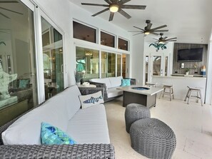 TV - Modern, Clean, Relaxing Pool, Waterfront home (Cape Coral)