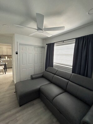 Smart TV - Studio Signature (Lakeland)