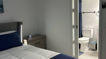 1 soverom, safe på rommet, strykejern/-brett og reiseseng for barn