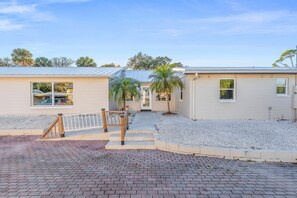 Exterior - 3BR Pet-Friendly Stay w/ Sofa Bed + Bunks + Queen Desk Bed (Port Orange)