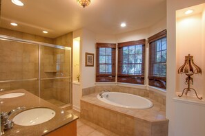 Shower, jetted bath, towels - CL-4 "Perfect Sunset" • Sound front • Private pool • Hot tub (Corolla)