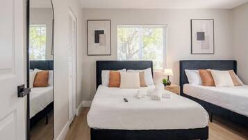 2 slaapkamers, een strijkplank/strijkijzer, gratis wifi, beddengoed