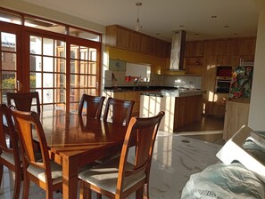 Dining - Relax House, cottage to relax with family and friends, pet friendly. (Laredo)